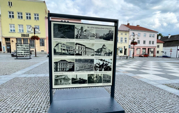 Panelová výstava HISTORICKÝCH FOTOGRAFIÍ MĚSTA na Slezském náměstí